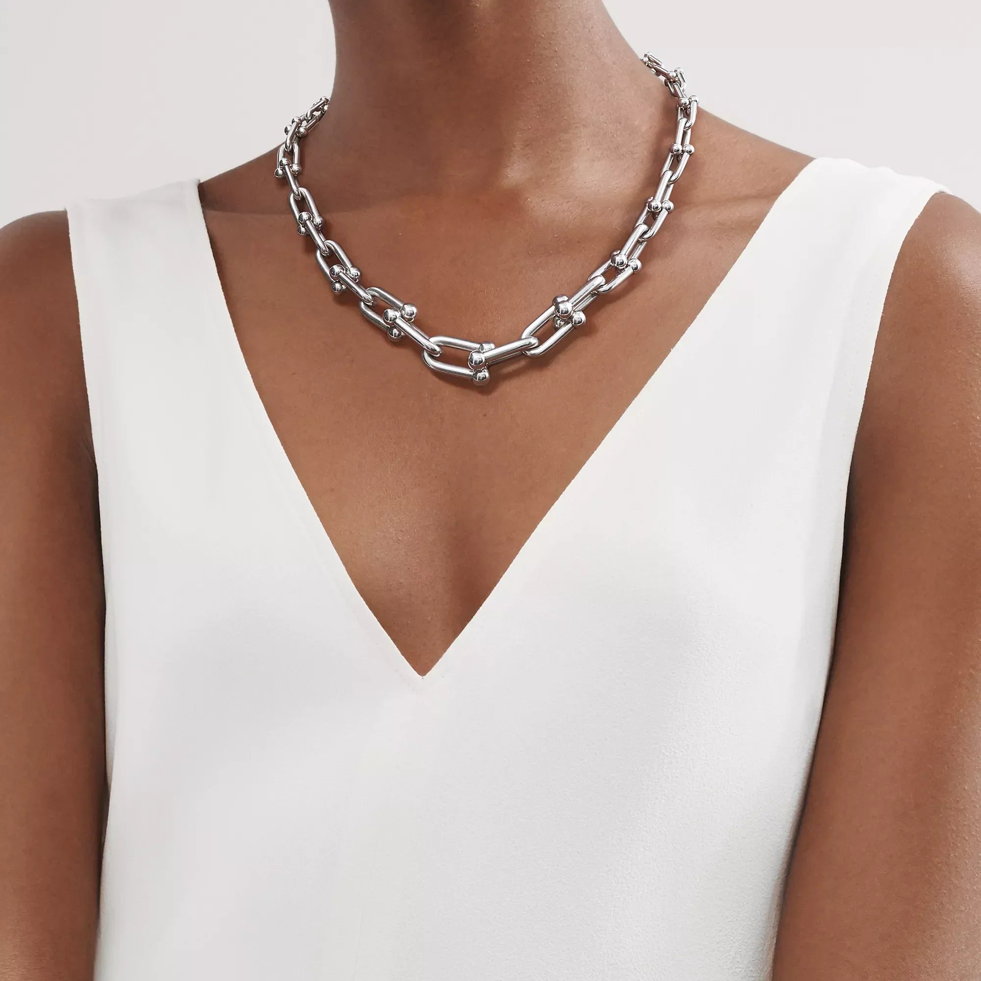 AV Pulse Necklace - Graduated Link (White Gold)