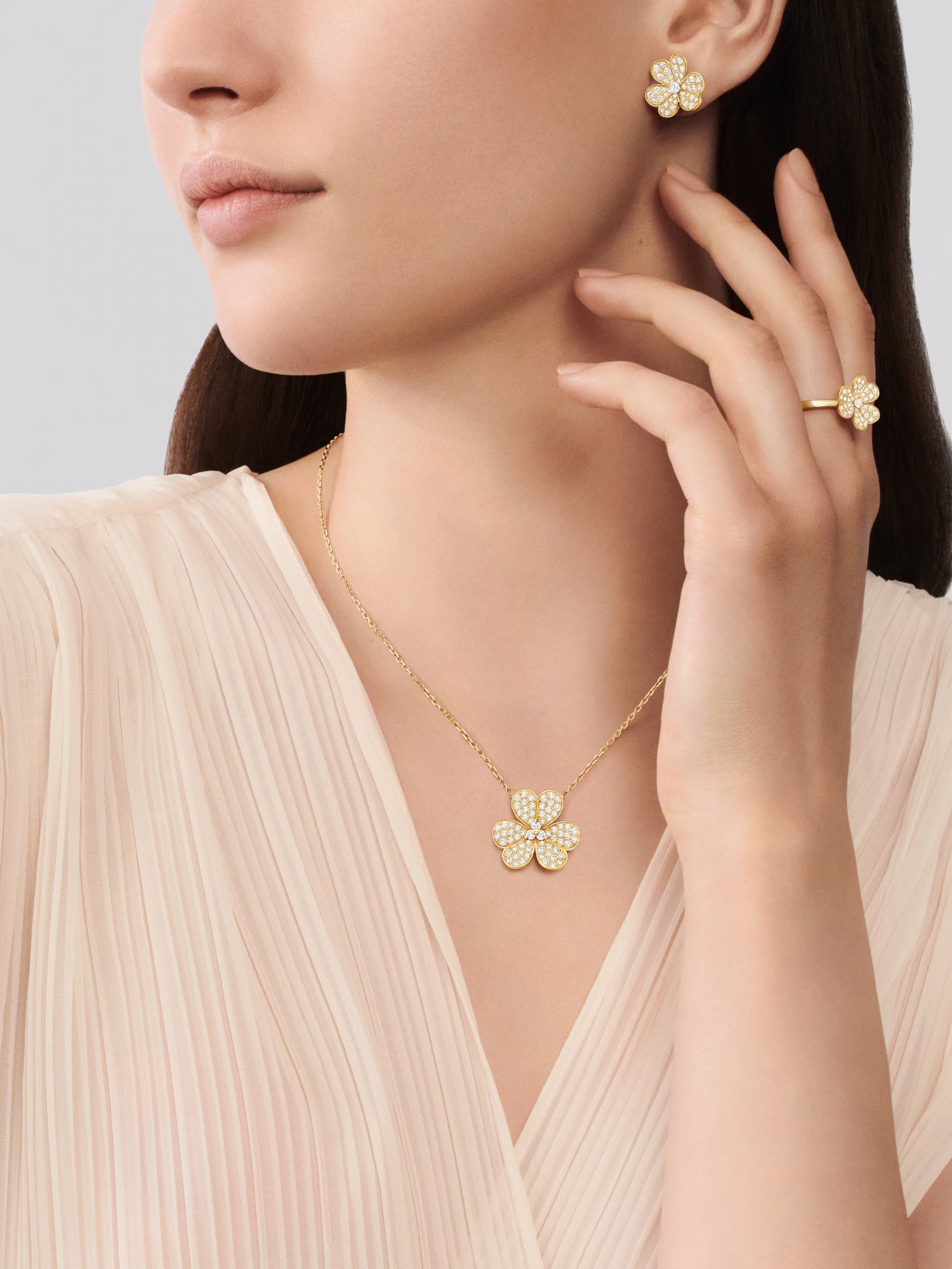 AV Fleur de lumière pendant earrings