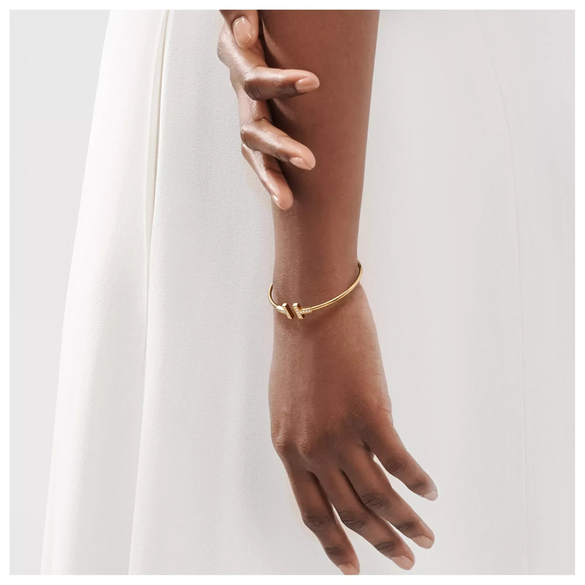 AV T Bracelet - Yellow Gold Wire with Diamonds
