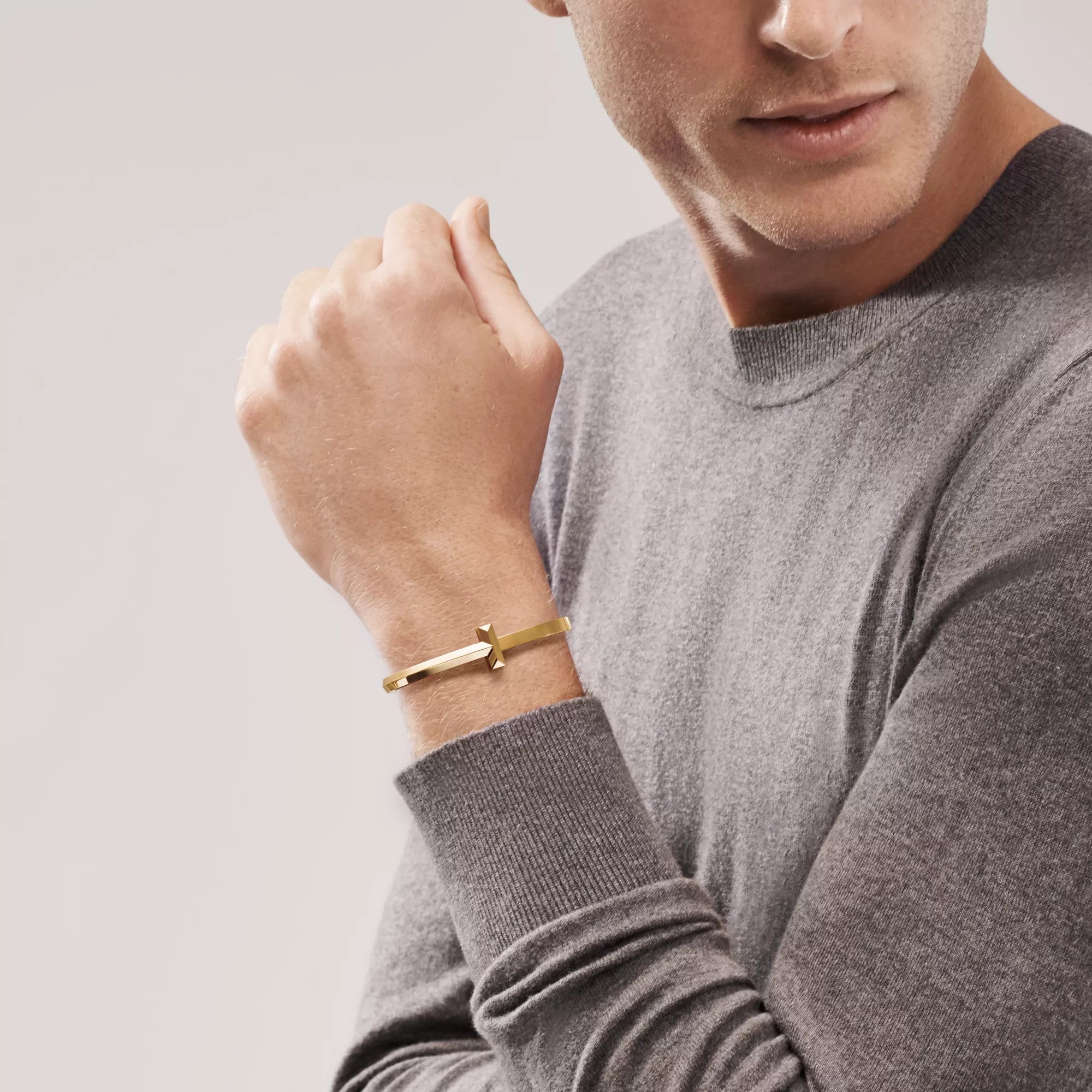 AV T Bracelet - T1 Wide Hinged Bangle in Yellow Gold