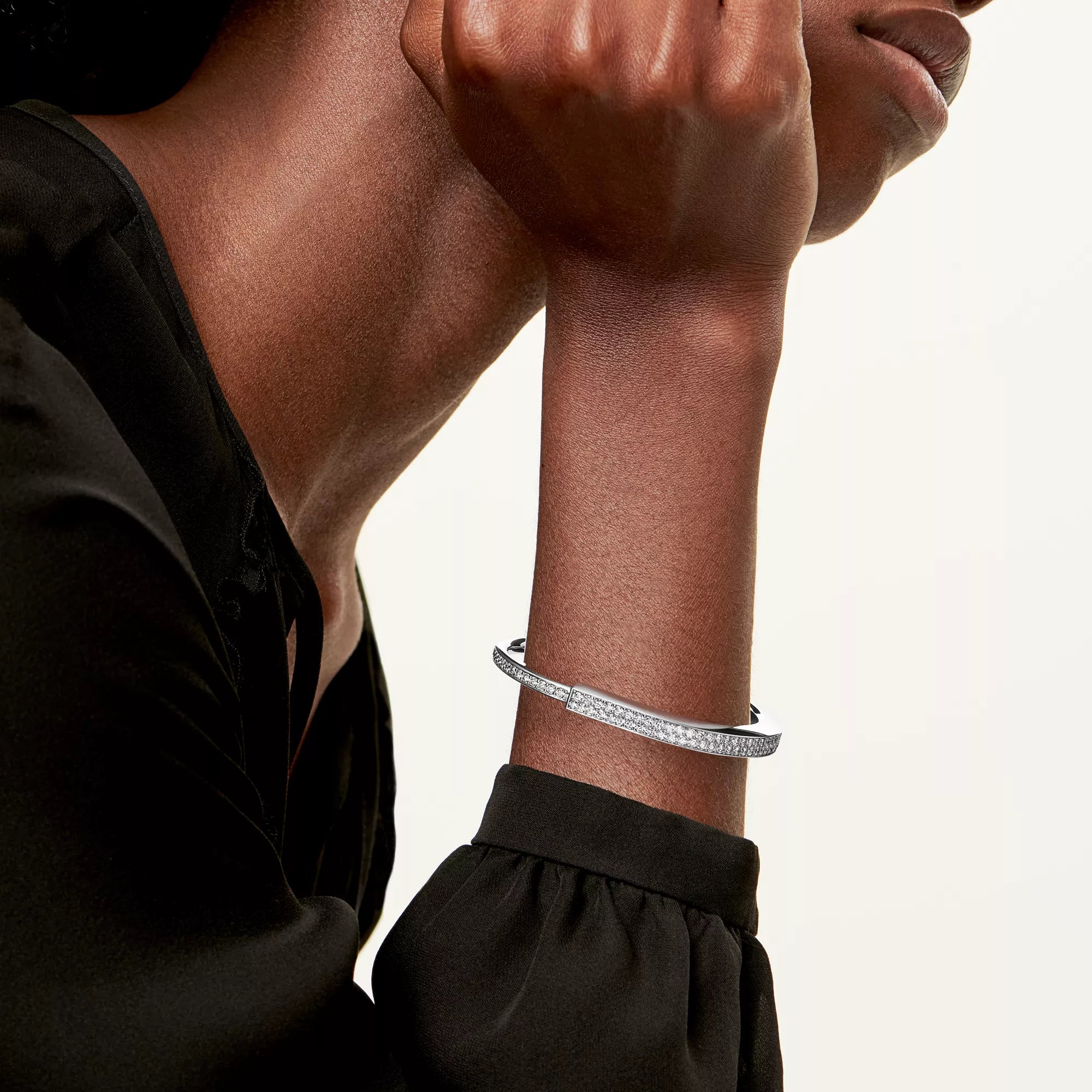 AV Lock bracelet - Bangle in White Gold with Full Pavé Diamonds